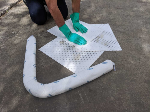 Picture of SPILMAX ABSORBENT PAD 400GSM - OIL & FUEL (480MM X 430MM)
