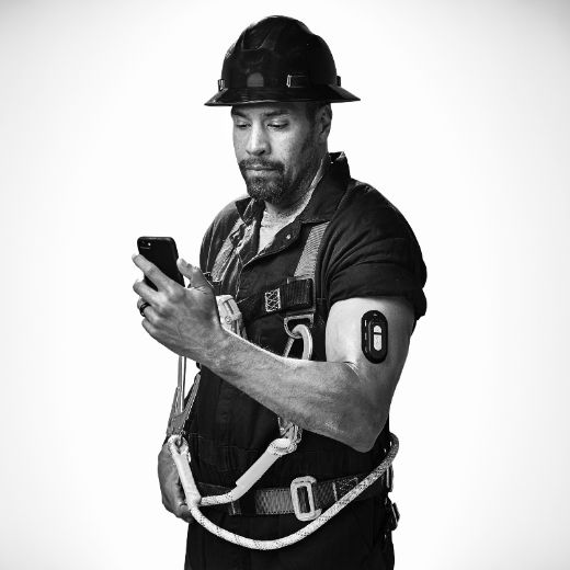 Picture of EPICORE CONNECTED HYDRATION SYSTEM, FULL KIT.  INCLUDES MODULE, ARMBAND, HOOK & LOOK STRAPS, 12 MONTH SUBSCRIPTION